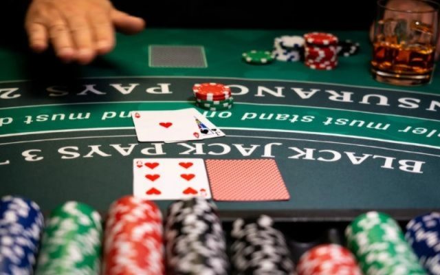 Biểu tượng "Bàn Blackjack" trong lịch sử Casino là gì?