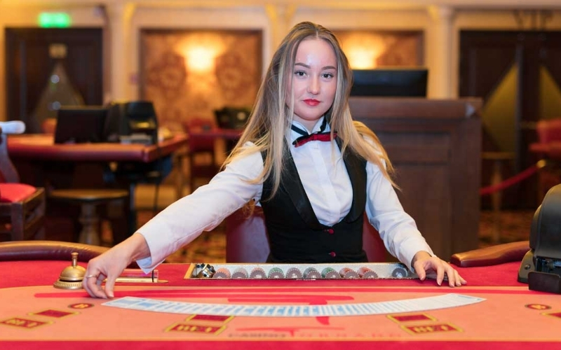 Dealer Trong Casino Truyền Thống So Với Casino Trực Tuyến
