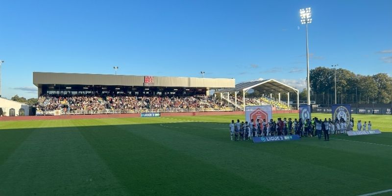 Hình ảnh toàn cảnh sân vận động Nouste Camp lung linh ánh đèn