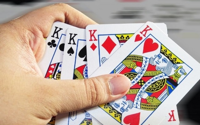 Tứ quý chặt được gì Thứ tự ưu tiên các bộ quyền lực trong Tiến Lên