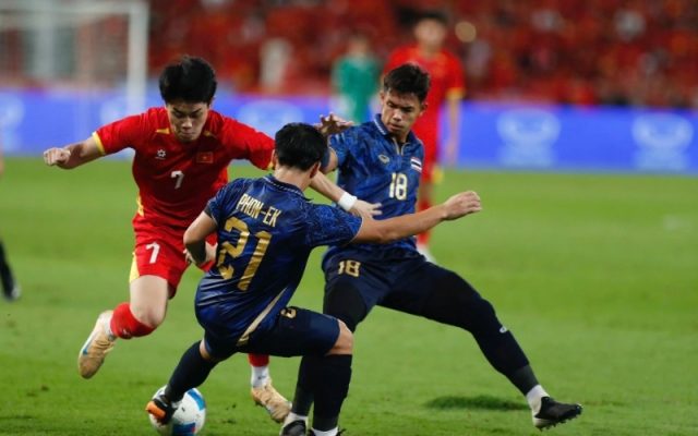 Cách đọc hướng di chuyển của đối thủ để thực hiện cú đánh lừa hướng tinh tế
