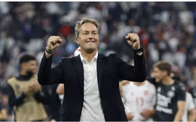 Huấn luyện viên tuyển Đan Mạch với sơ đồ ba trung vệ tại kỳ World Cup 2026