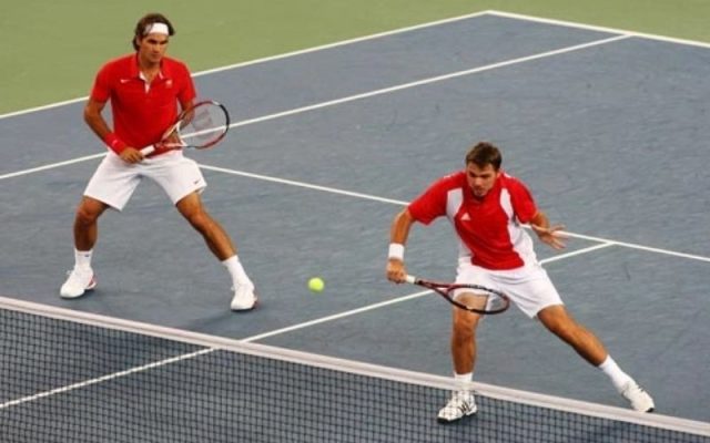 Khác biệt về chiến thuật giữa đánh đơn và đánh đôi trong tennis